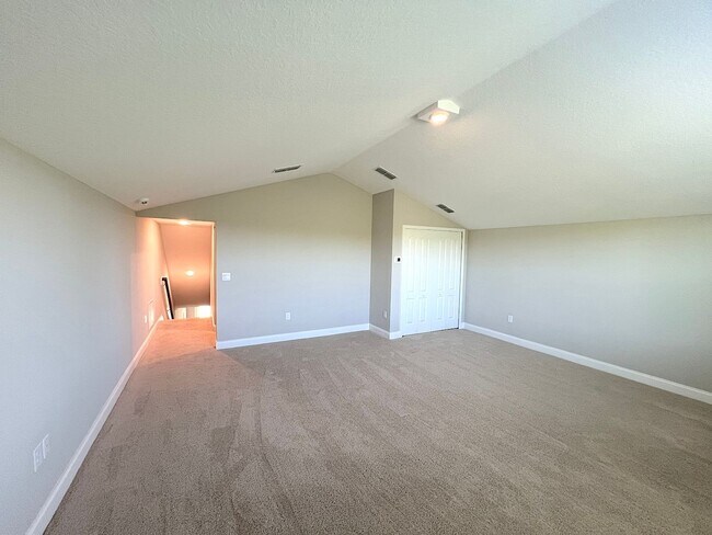 Building Photo - GORGEOUS 5 Bed 4 Bath 3 Car Garage HOME w COMMUNITY POOL for RENT!