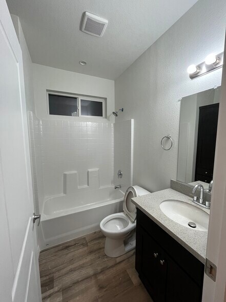 Building Photo - 385 Vernon Dr