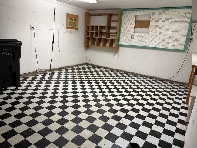 Building Photo - Remodeled 3 bedroom 1 bath house