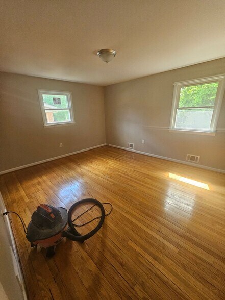 Building Photo - 9511 Pin Oak St
