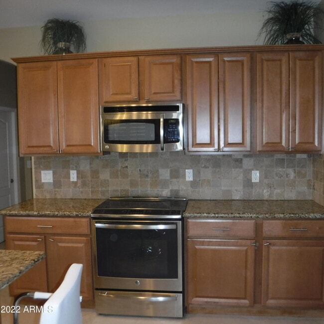 Building Photo - 9831 E Rosemary Ln