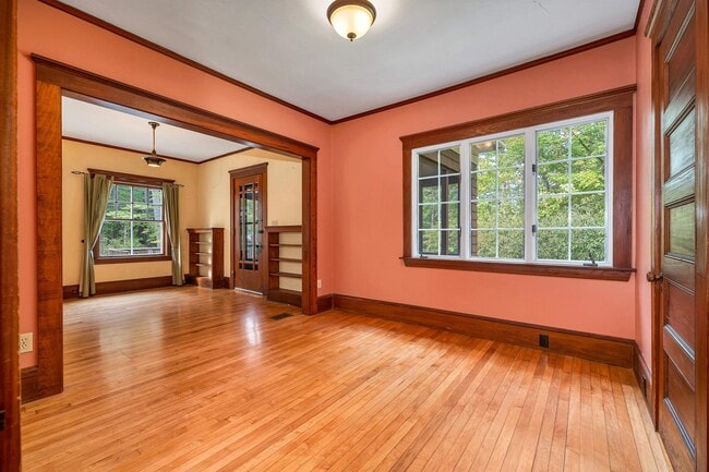 Building Photo - 44 Neighbors Row