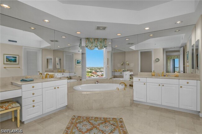 Building Photo - 8787 Bay Colony Dr