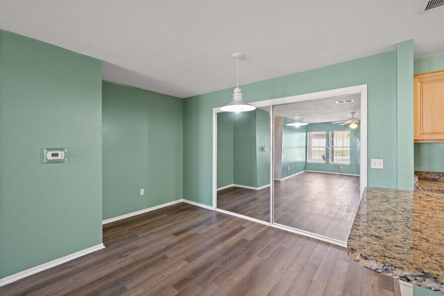 Building Photo - 801 Cape Cod Dr