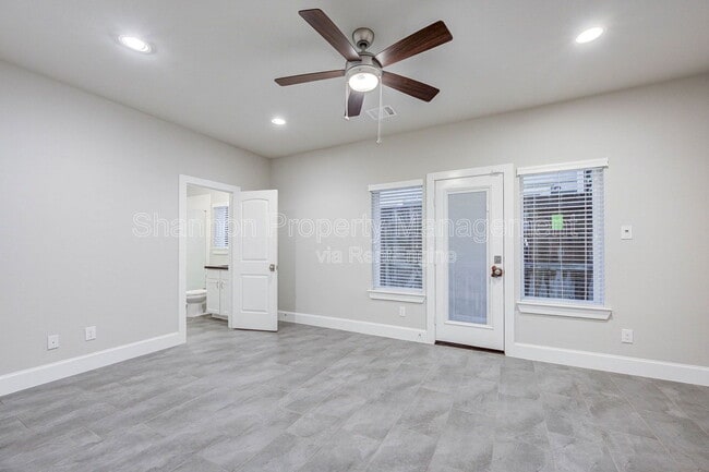 Building Photo - 253 W 27th St