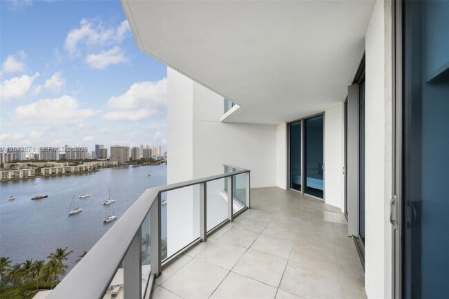 Building Photo - 17301 Biscayne Blvd