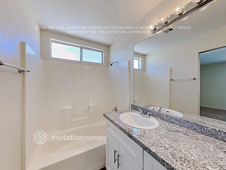 Building Photo - 7981 N Willow Pines Pl