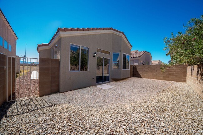 Building Photo - Fully Furnished Single Story Near Silverado Ranch