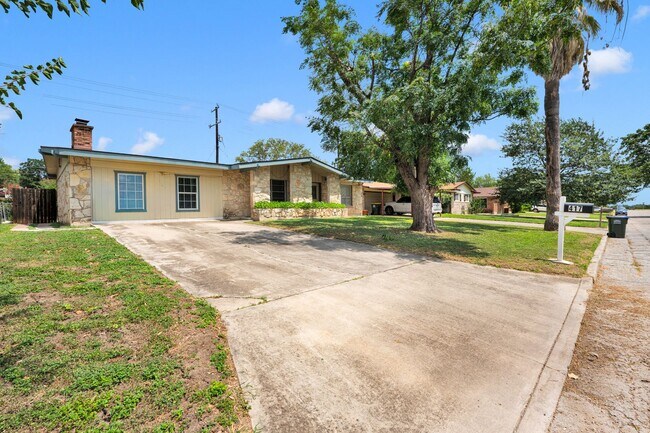Building Photo - 417 E Lindbergh Blvd