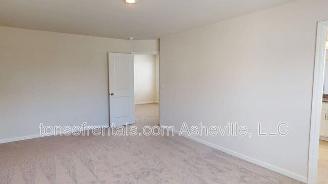 Building Photo - 545 Wheatfield Rd