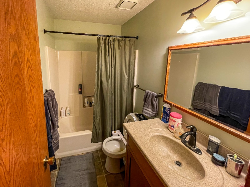 Building Photo - 873 Iowa Ave W