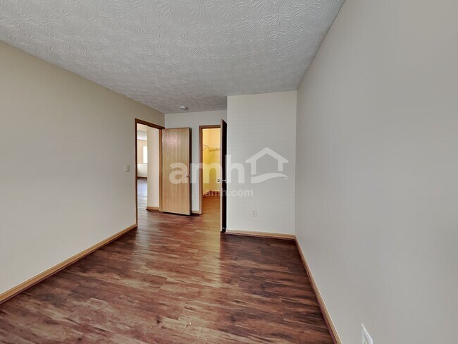 Building Photo - 461 Dover Pond Dr