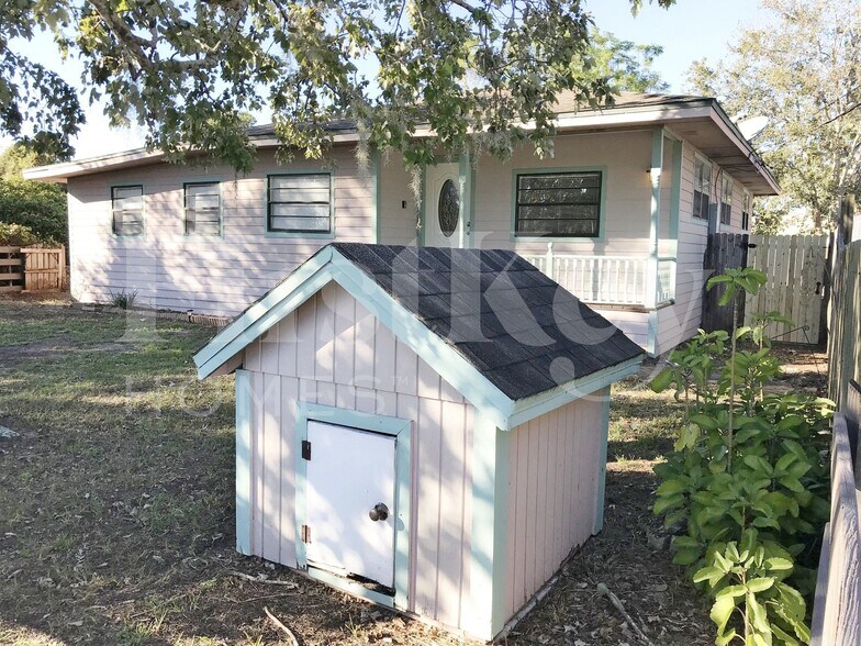 Building Photo - 10070 Harris Ave