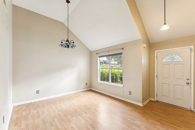 Building Photo - 2945 Highland Hill Pkwy