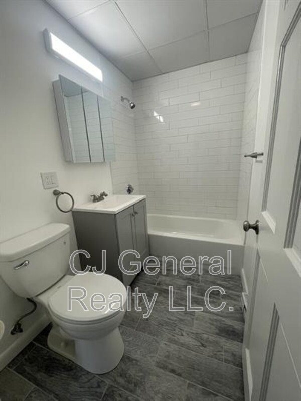 Building Photo - 106 Broad St