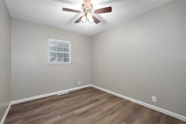 Building Photo - 2137 E Madison St