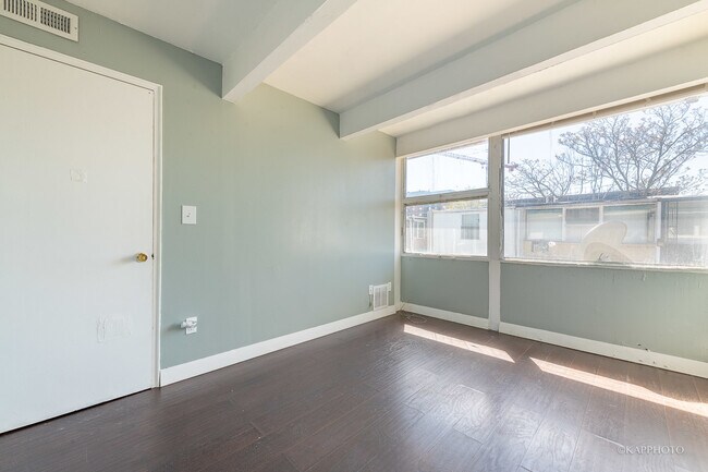 Building Photo - 4800 S Drexel Blvd