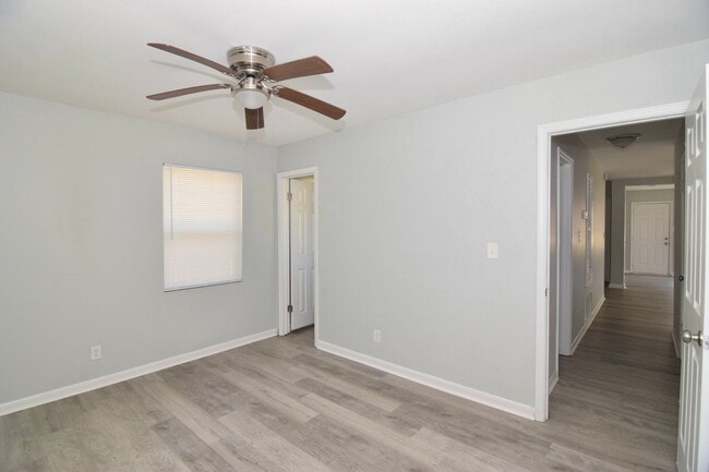 Building Photo - Don't miss this 3-bedroom, 2-bath home that is available now!