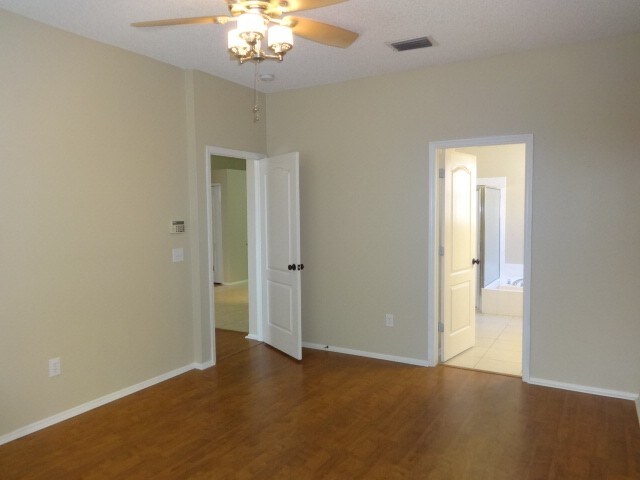 Building Photo - 523 Royal Ridge St