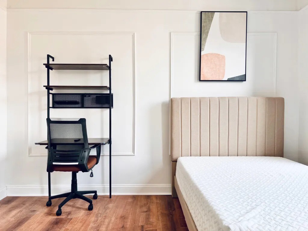 Building Photo - Furnished room/NOT APARTMENT