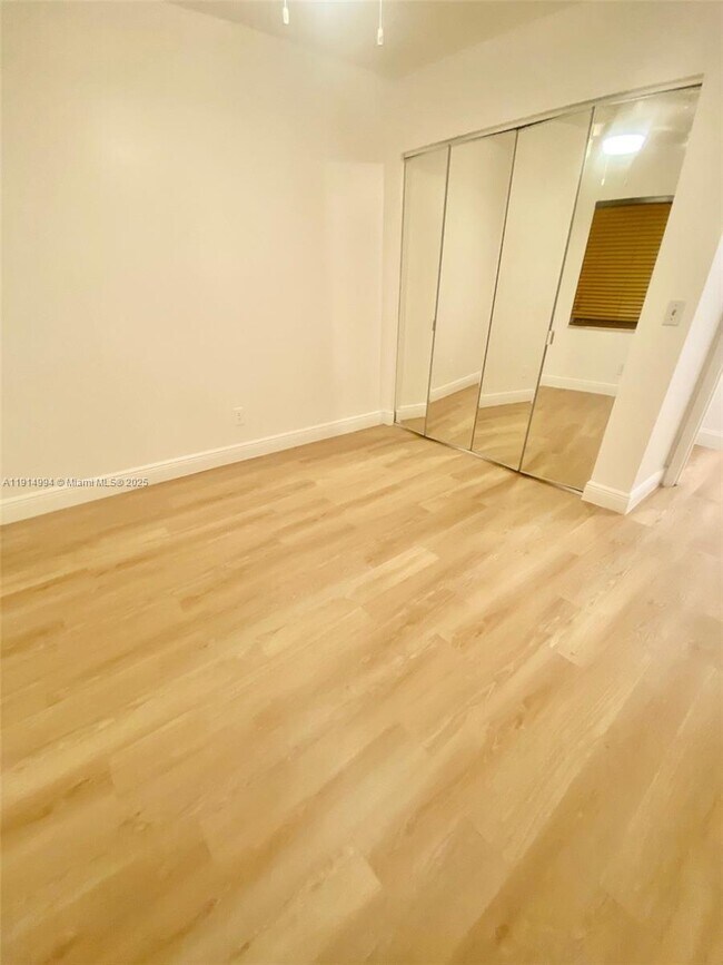 Building Photo - 6568 SW 41st Pl