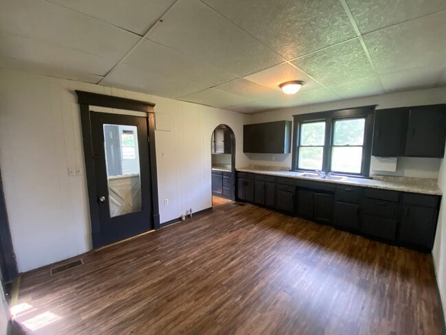Building Photo - 104 Nicklas Ave