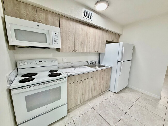 Building Photo - 1st Floor 2 bed 1 Bath Condo - MOVE IN SPECIAL -Apply now & Get Your Application Fee Credited at ...