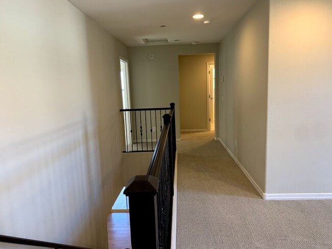 Building Photo - 4 BEDROOM PLUS LOFT, BUILT IN BBQ WITH COMMUNITY POOL