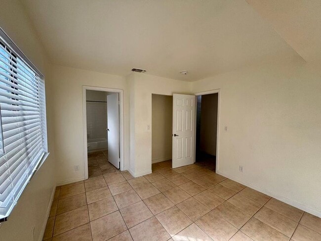 Building Photo - Beautiful one-story single-family home