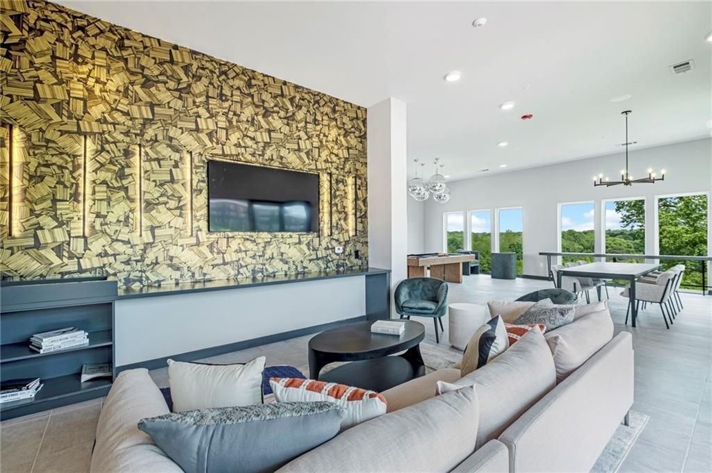 Building Photo - 72 Milton Ave SE