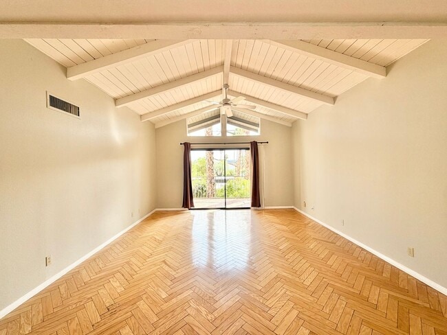 Building Photo - AVAILABLE NOW!! 3 Bedroom 2 Bathroom Condo in Palm Springs!