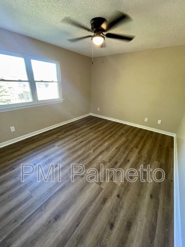 Building Photo - 4716 Palm Tree Ln