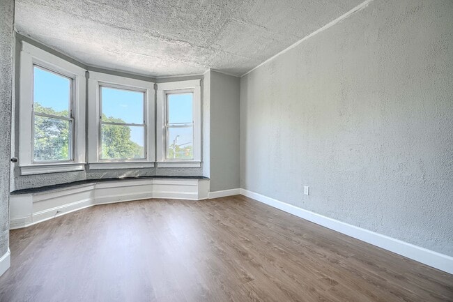 Building Photo - 2800 Harford Rd