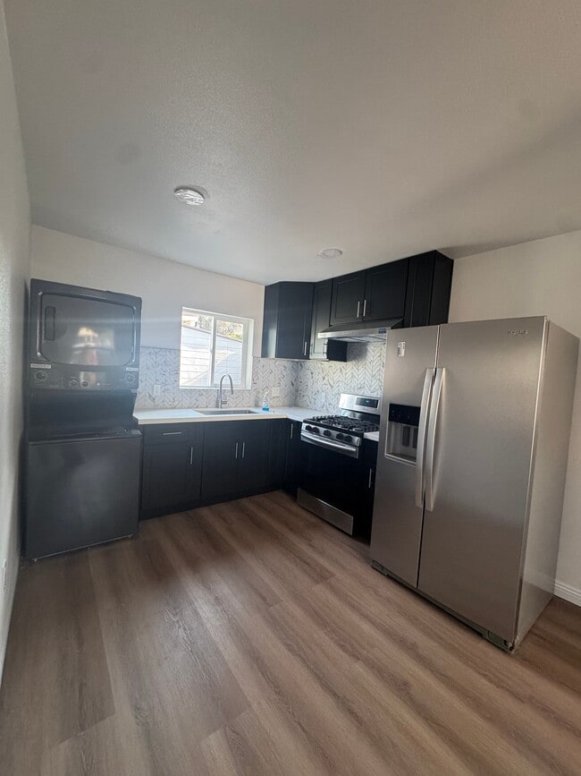Building Photo - 1289 W 27th St
