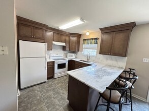 Building Photo - Spacious 2BR Town house in Houma