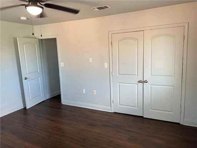 Building Photo - 3209 Golden Dr