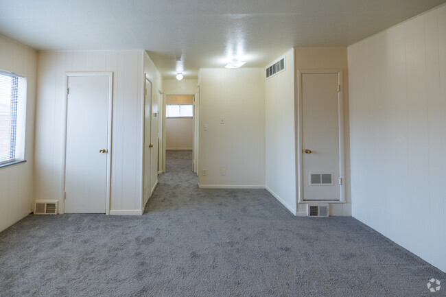 1 BR, 1 BA - Abbeyshire Apartments