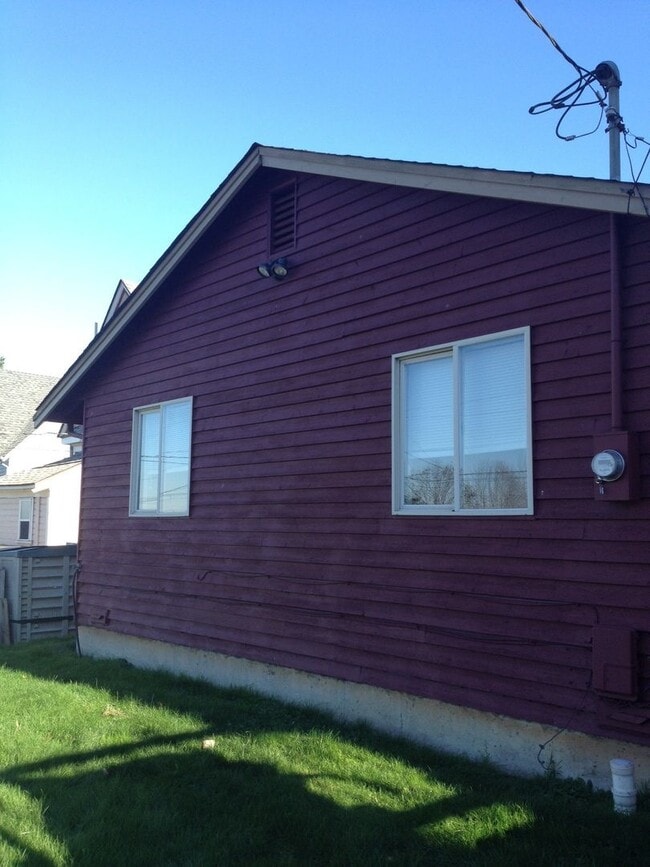 Building Photo - September Pre-Lease - 3bed/1bath