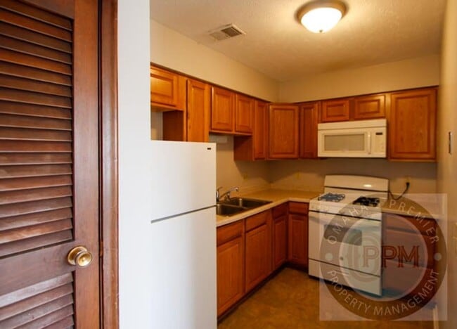 Interior Photo - ALANSCO 1016 N 47 Ave