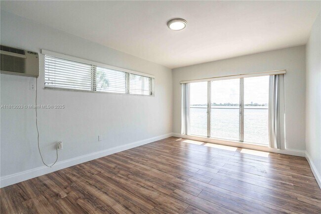 Building Photo - 7927 East Dr
