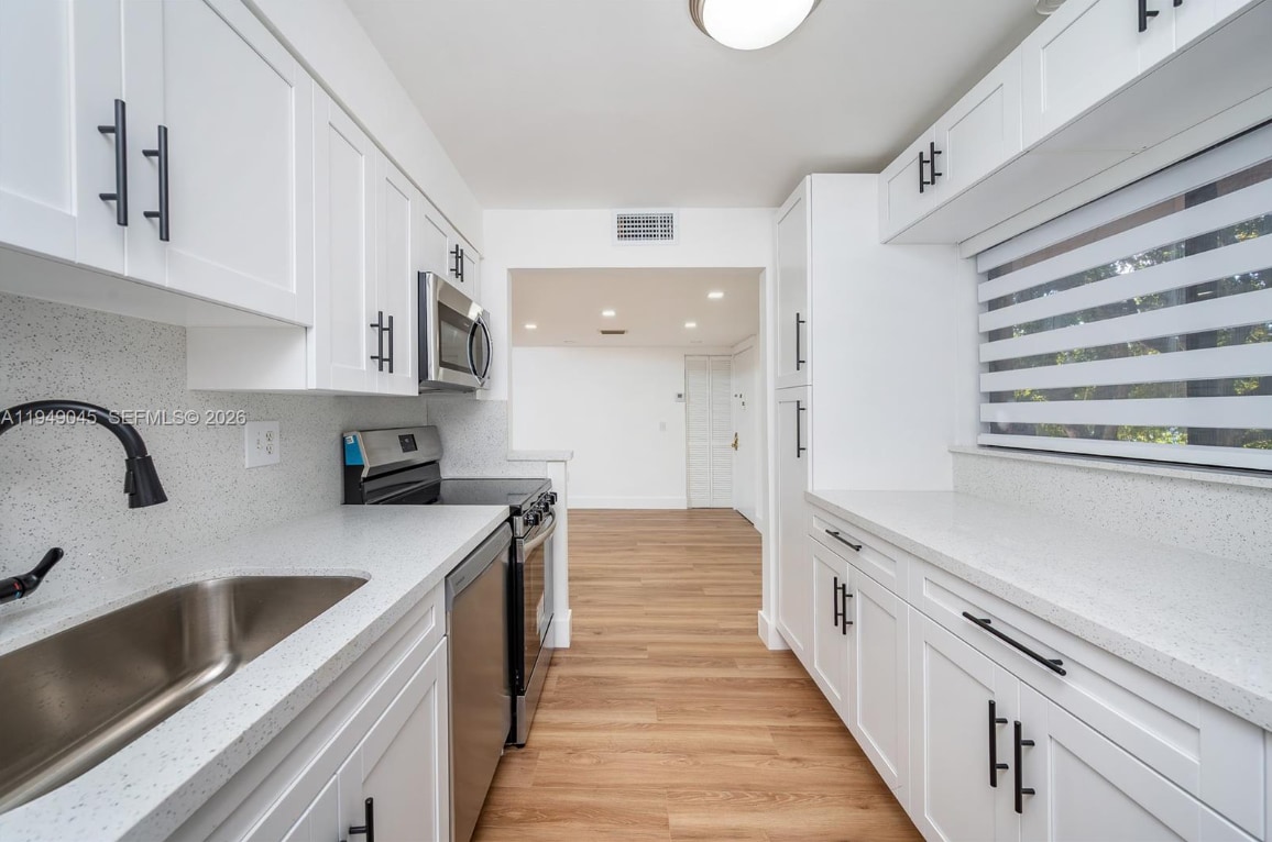 Building Photo - 8415 SW 107th Ave