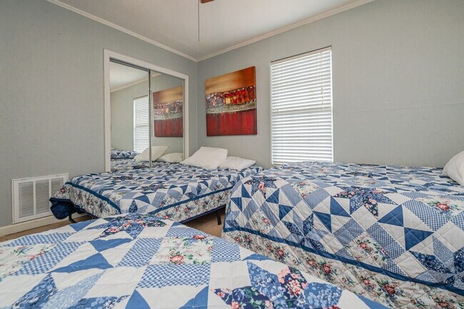 Building Photo - 1131 S 8th St