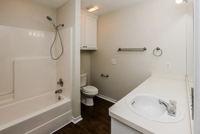 Building Photo - Beautifully updated 3 Bedroom Home