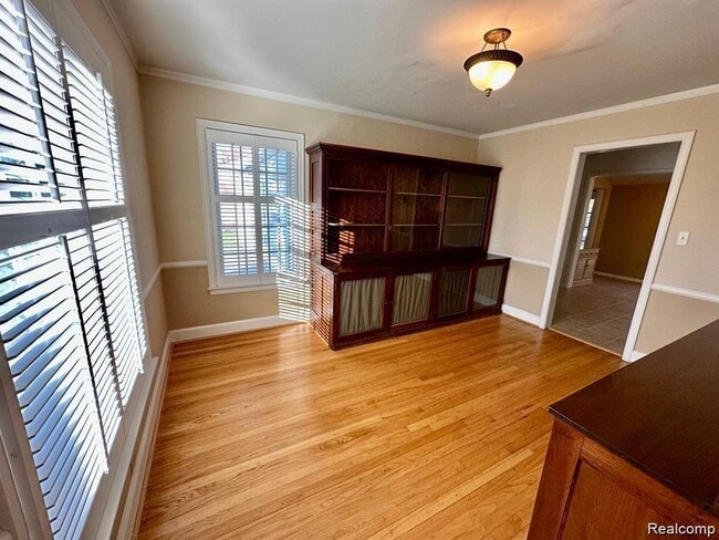 Building Photo - 4302 Sheridan Dr