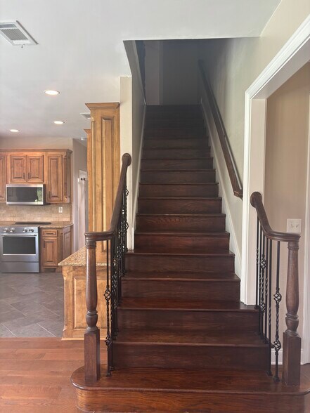 Building Photo - 7432 San Ramon Dr