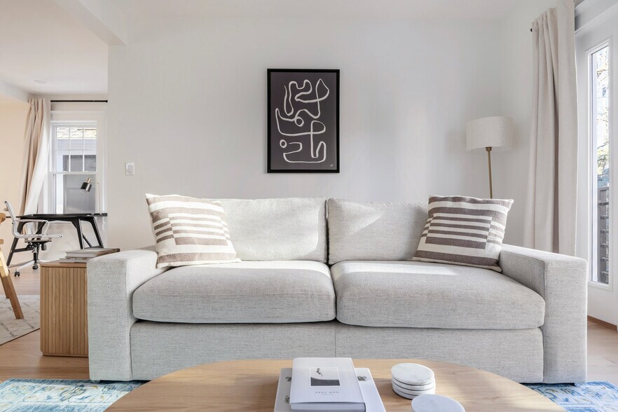 Building Photo - 50 Kinnaird St