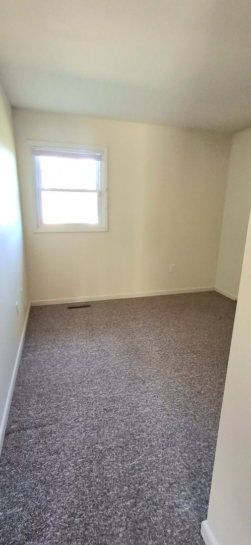 Building Photo - 3 Bedroom 2.5 Bathroom Available in Hummel...