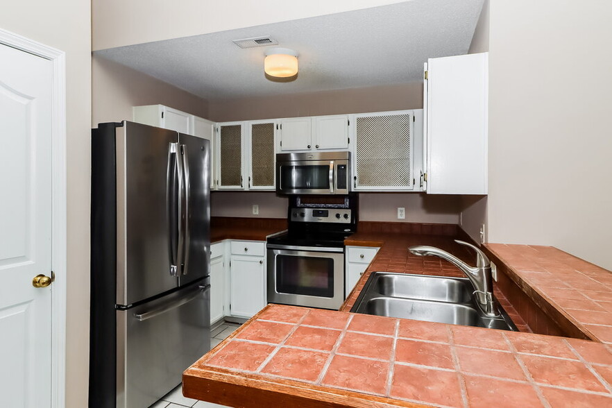 Building Photo - 11326 Northwoods Forest Dr