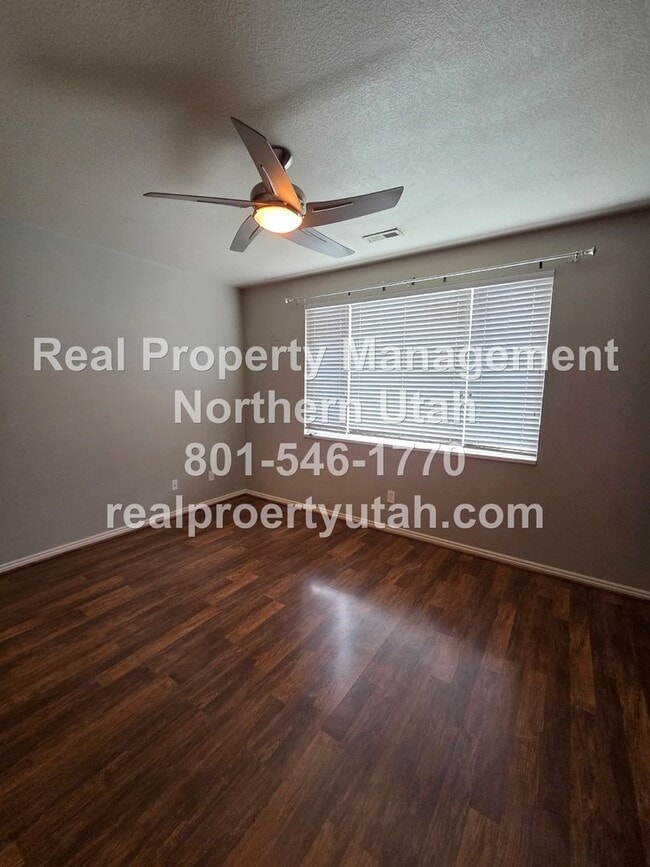 Building Photo - 3 Bedroom Home Available in North Salt Lake