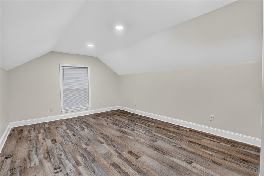 Building Photo - 1713 S Orchard Knob Ave